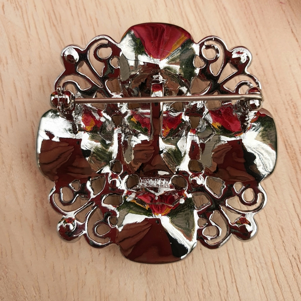 Decorative, functional Brooch - Picture 3 of 3